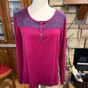 LOUNGEAFFAIR SIZE LARGE BURGUNDY AND BLUE LONG SLEEVE LOUNGE WEAR TOP